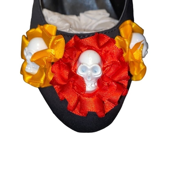NWOB Ellie Skull Flower Costume Pumps Size 7 - Picture 10 of 12